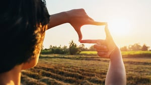 hand-framing-view_AdobeStock_309131936_copyright-lovelyday12_1100x620px