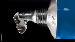 glue_iStock-171110861_1100x620px_copyright_aalexx_201029