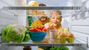 refrigerator_iStock-1268244720_mit_copyright_gorodenkoff_1100x620px_211011