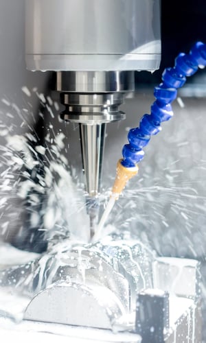metalworking-coolant_AdobeStock_195253786_copyright oyoo_600x1000px