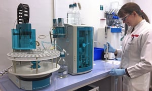 pic_F4S_IonenChromatograph-und-Jessica-S_190606_2500x1500px