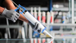 silicone-application_iStock-1080673158_copyright_Nakhon_Si_Thammarat_1100x620px_210615